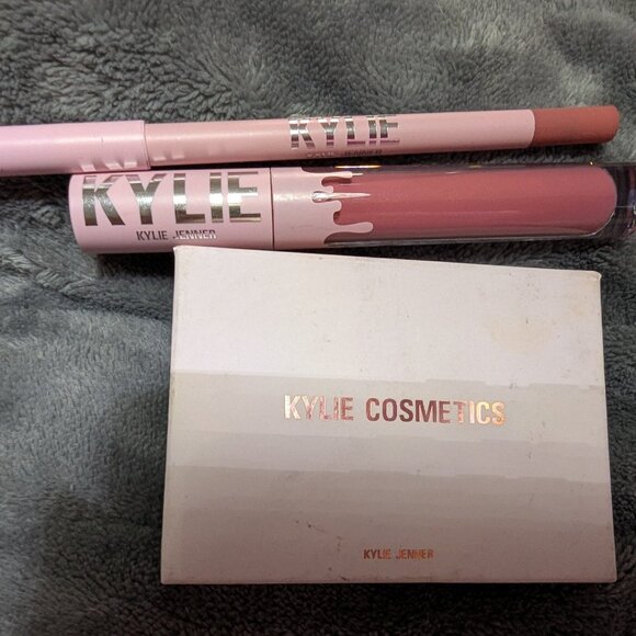 Kylie Cosmetics Eyeshadow & Lip Kit Bundle - Picture 1 of 2